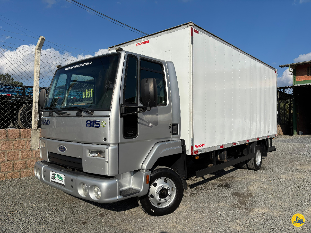 CAMINHAO FORD CARGO 815 Baú Furgão 3/4 4x2 Divisa Caminhões INDAIAL SANTA CATARINA SC